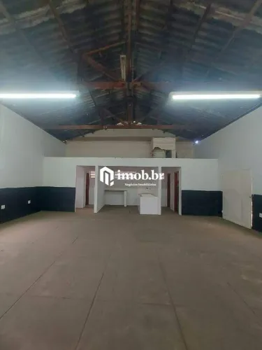 Galpão para Alugar no Bairro São Benedito 295,63 m² com Energia Trifásica