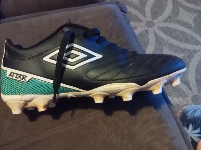 Chuteira de Campo Umbro Attak II N37