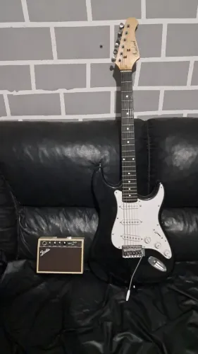 Guitarra Maclend + Mini Amplificador Fender