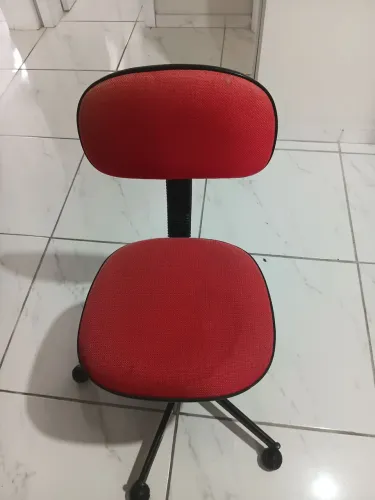 Cadeira escritório sem braço estofada 