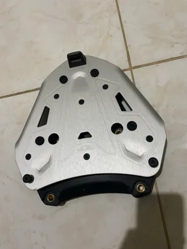 Suporte base para baú original Triumph tiger 900 e 1200