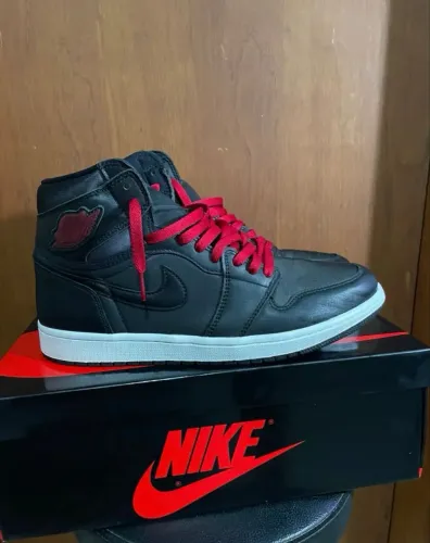Air Jordan 1 OG Satin Black
