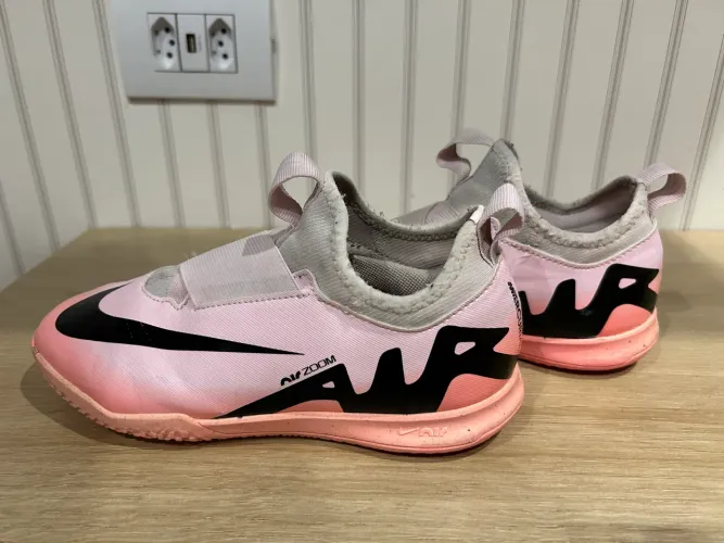 Chuteira de futsal Nike Air s/ cadarço 