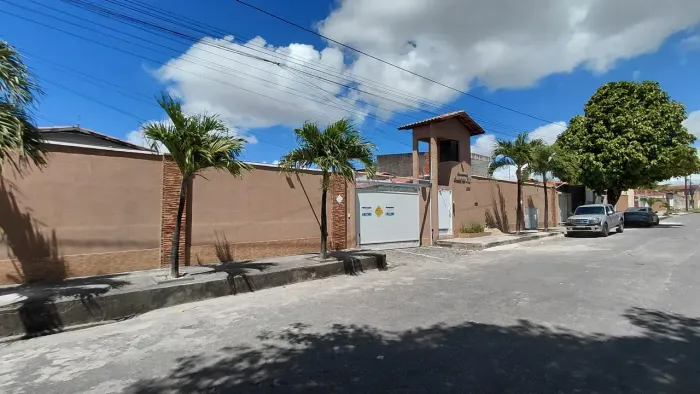 Casa plana em condomínio