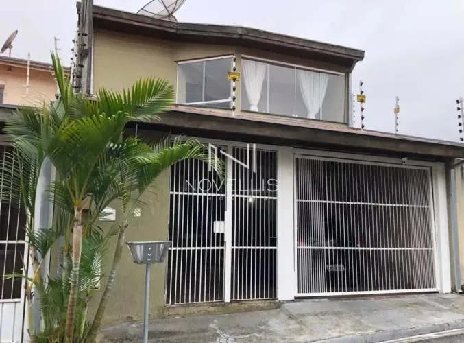Sobrado para aluguel possui 231 metros quadrados com 4 quartos