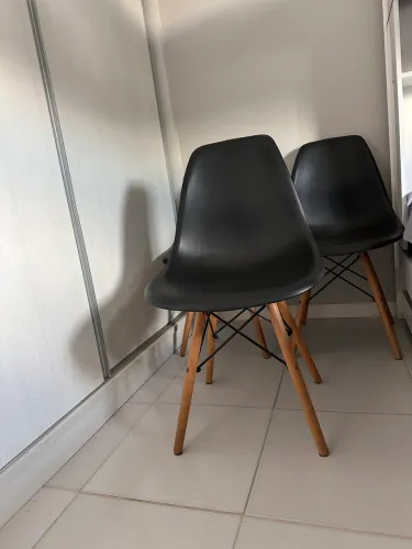 ?03 Peças? Cadeira preta Charles Eames Eiffel