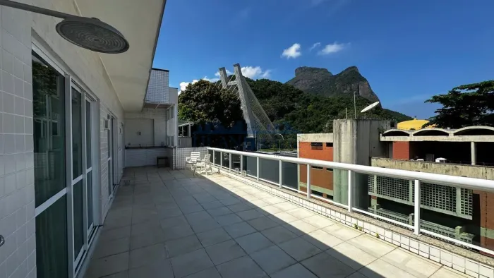 Cobertura linear 200 m² com direito ao uso da laje com 3 suítes 3 vagas no Jardim Oceânico
