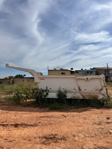 Vende-se Caçamba Basculante 24m³ - Rossetti - 2022