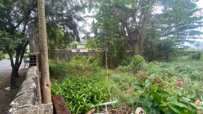 Terreno area, Jequitinhonha, 858m2, construcao de predio, escriturado