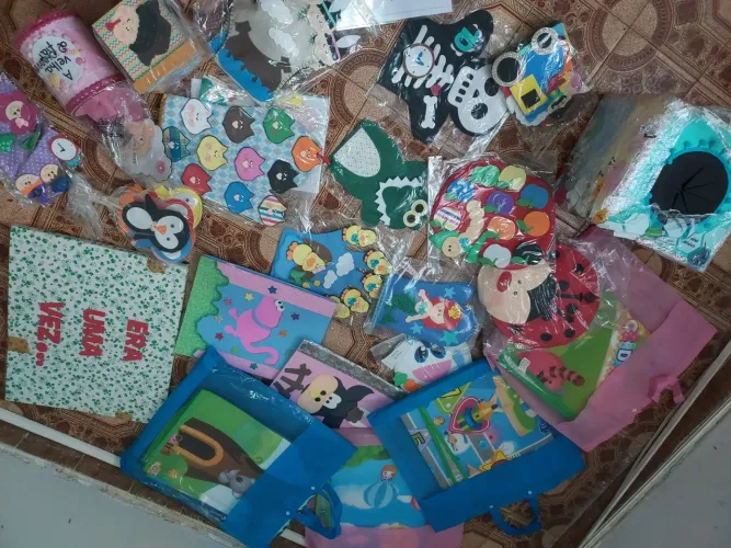 Materiais pedagógicos e 4 tapetes pedagógicos 