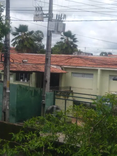 Conserta telhado, telha quebrada 