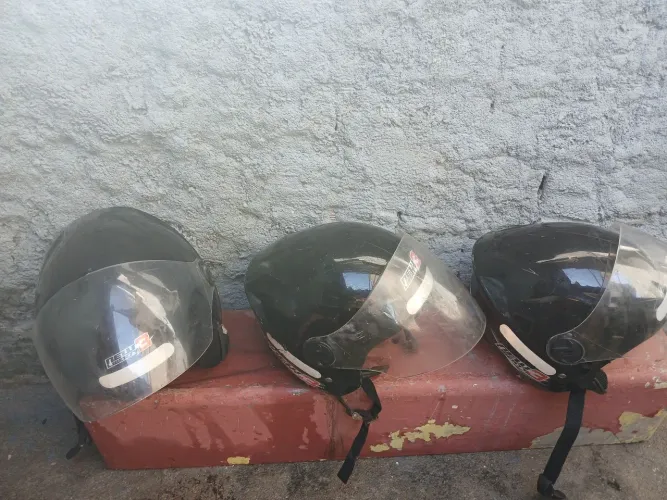 Capacete tamanho 56 e 58 3 unidades