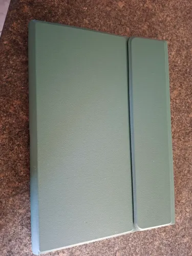 Vendo capa protetora para Tablet com 10.9 polegadas com teclado magnético