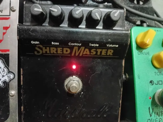 Pedal de distorção Marshall Shredmaster anos 90