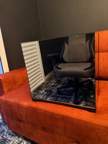 Gabinete lian li chrome vision espelhado