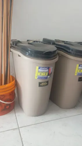 PORTA RAÇÃO 40 LITROS / 18 KG
