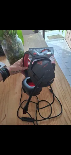 Headset Gamer NUBWO com Microfone - Preto e Vermelho