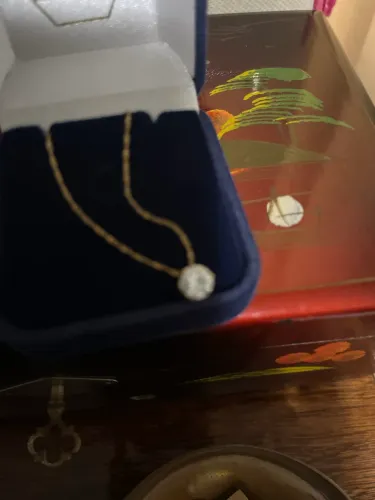 Corrente de ouro com pingente ponto de luz