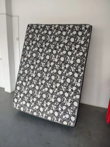 Cama box de casal bem conservada em perfeito estado