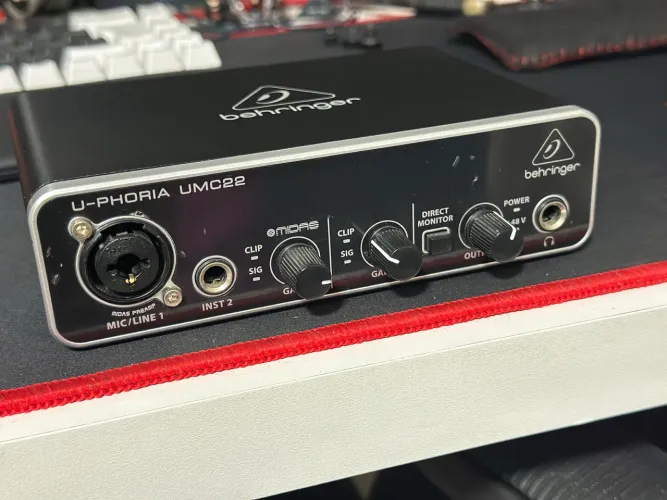 Interface de áudio behringer umc22