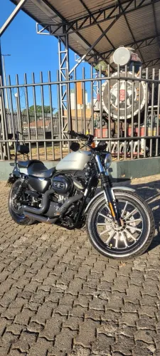 Harley Davidson Iron 883n ano 2010 Baixa Quilometragem