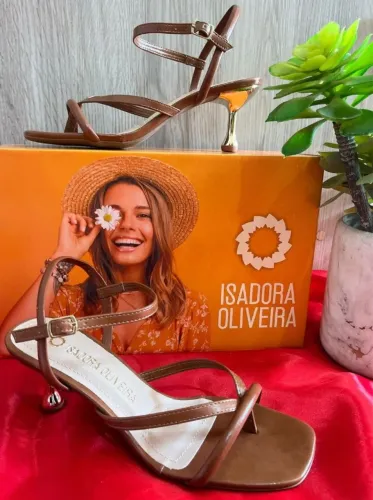 Sandálias, sapatilhas, rasteirinhas de todos os tamanhos