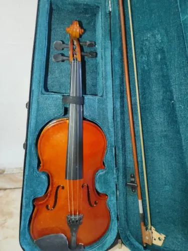 Violino 4/4 Completo com Estojo e Arco - Funcionando