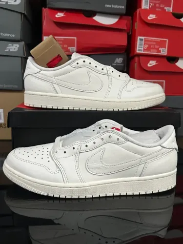 Sneaker Jordan Air Jordan 1 Low Sail and University Red - 42BR na caixa, autêntico ID 1316