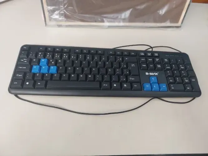 Teclado padrão com fio B-MAX