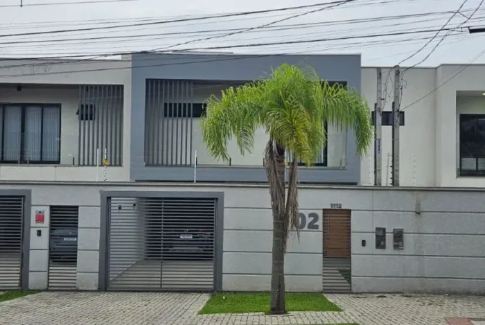 Sobrado moderno e ensolarado a venda no Boa Vista!