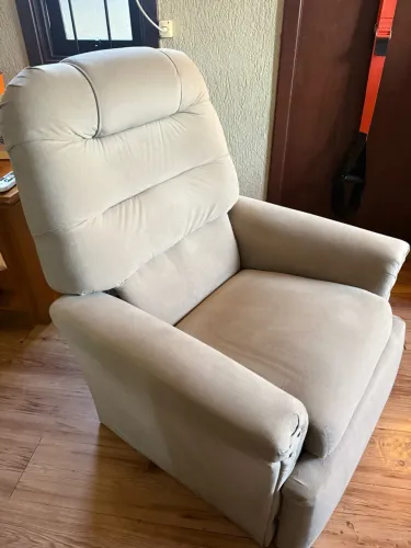 Poltrona reclinável em perfeito estado