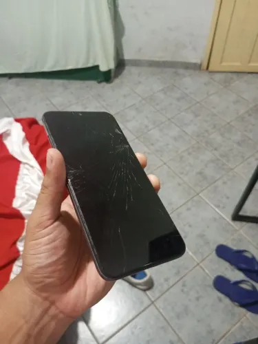 CELULAR - PRECISA CONSERTAR