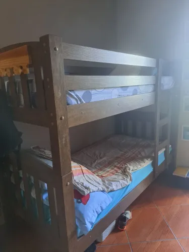 Cama beliche semi nova desmontável (pode ser separada)