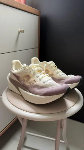 TÊNIS NEW BALANCE FUELCELL REBEL