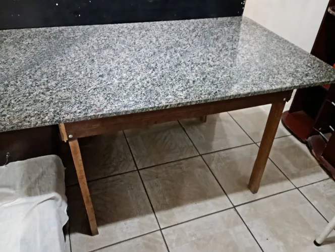 Vendo pedra de mármore , no valor 400$ , aceito pix não entrego 
