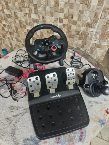 Combo Volante, Pedais e Cambio Logitech G29 SE Driving Force para PS5, PS4, PS3 e PC
