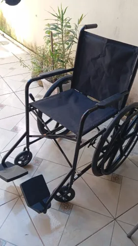 Cadeira de Rodas Nova - Nunca Usada - Pneus Maciços