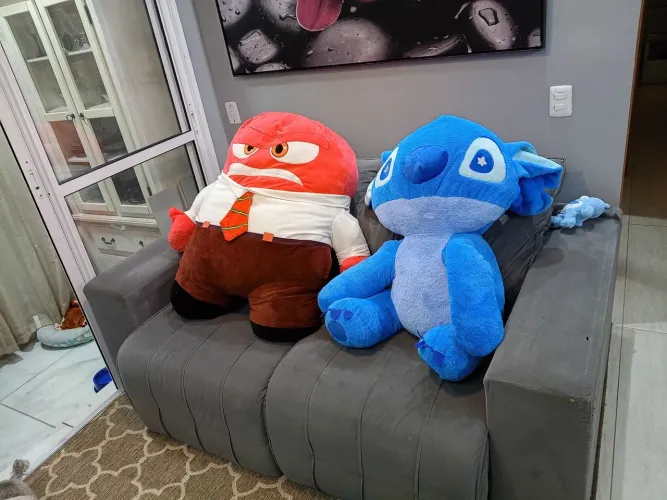 PELÚCIAS ? GIGANTES RAIVA E STICH