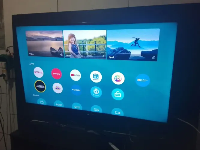 TV Panasonic de 42 polegadas com pouco tempo de uso