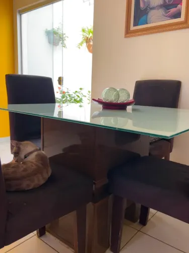 Anúncio de mesa usada