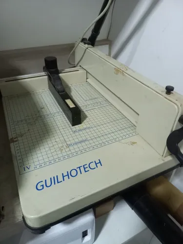 Guilhotina Guilhotec semiprofissional A4 até 400 folhas