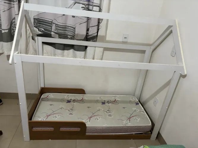Cama montessoriana infantil