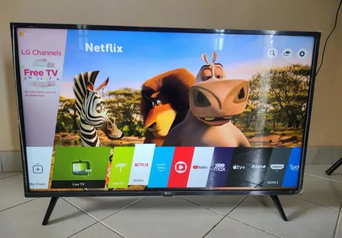 SMART LG DE 50 WEBOS COM WIFI SEMI NOVA, POUCO MAIS DE 1 ANO