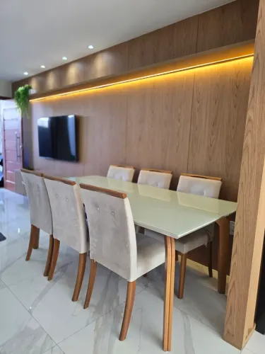 Mesa de Jantar com Cadeiras + Aparador e Máquina de Lavar Roupa