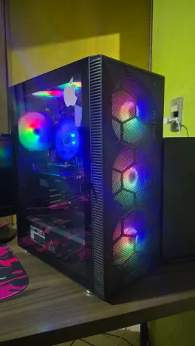PC Completo - Intel Core i7, 32GB RAM (2x16GB), SSD 240GB, Vídeo RX 550