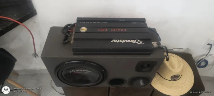 Vendo caixa trio com potência Power one