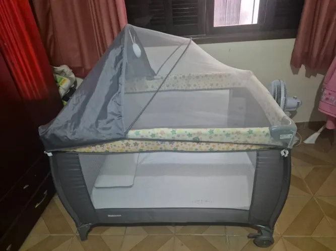 Berço Cercado com mosquiteiro e colchão <br>R$ 500,00