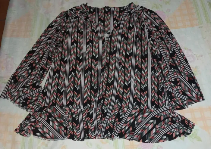 Blusas e calça feminina