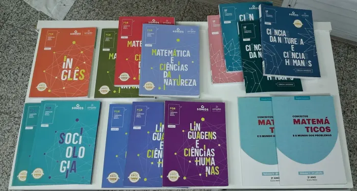 Livros do 2°ANO DO ENSINO MÉDIO DO COLÉGIO ELITE