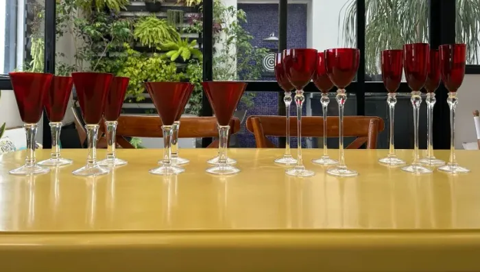 Jogo de 16 taças de cristal vermelho